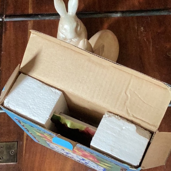 SAKURA Claire Murray Potted Primrose Cookie Tray, New in Box - Picture 3 of 9